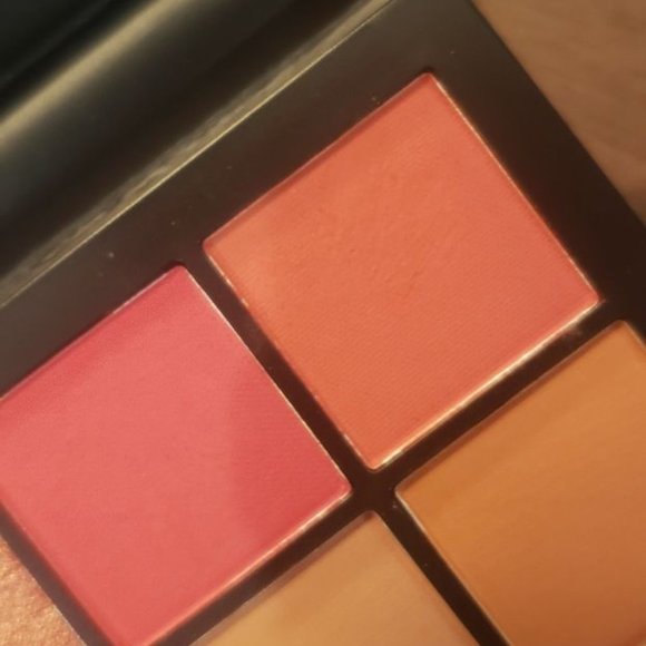 Huda Beauty Coral Obsessions Eyeshadow Palette - Picture 4 of 6
